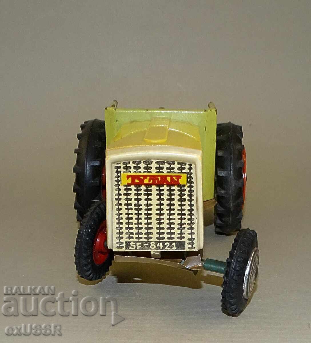 Jucărie veche tractor polonez pentru piese, jucărie veche Polonia cu preț € 15.00 | 29.34 BGN
