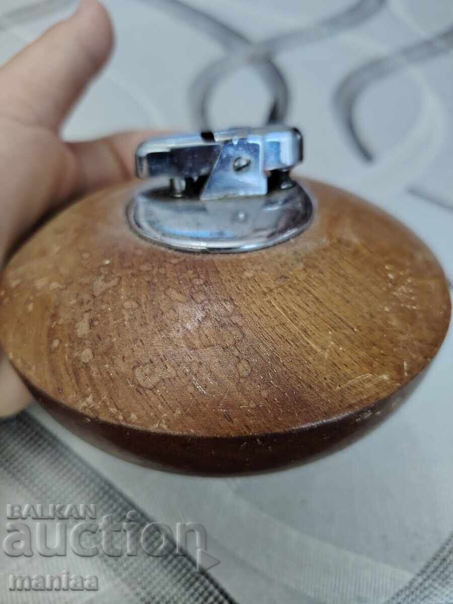 Livrarea Brichetă pe gaz de colecție