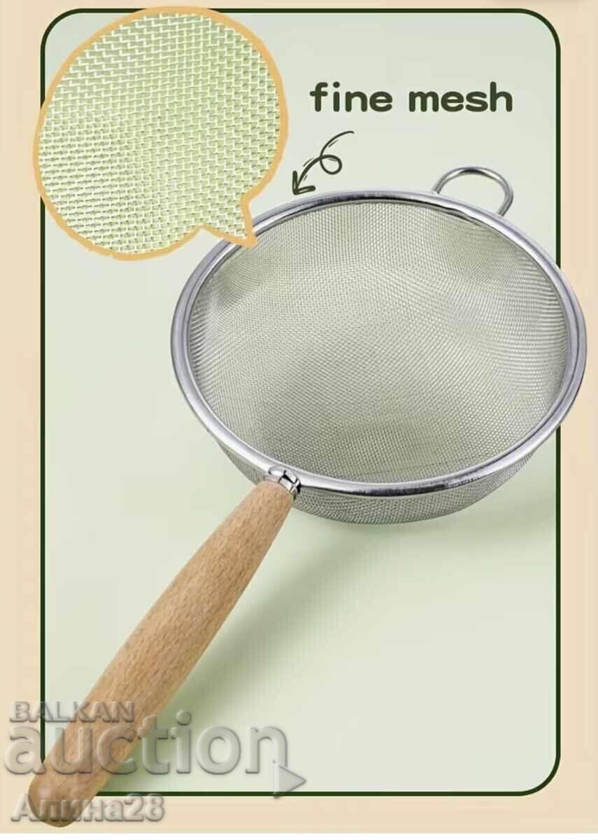 Strainer with a wooden handle with price € 2.00 | 3.91 BGN