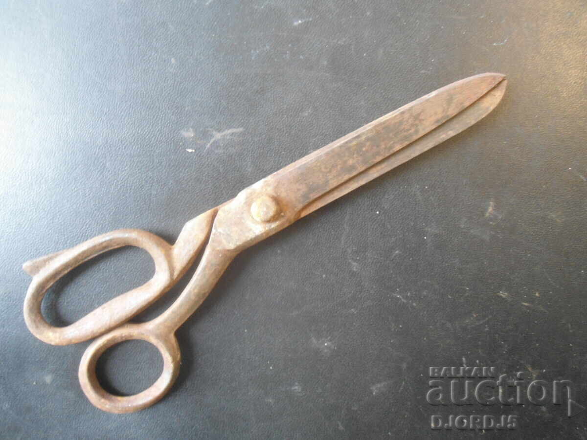 Foarfecă veche cu preț € 1.00 | 1.96 BGN