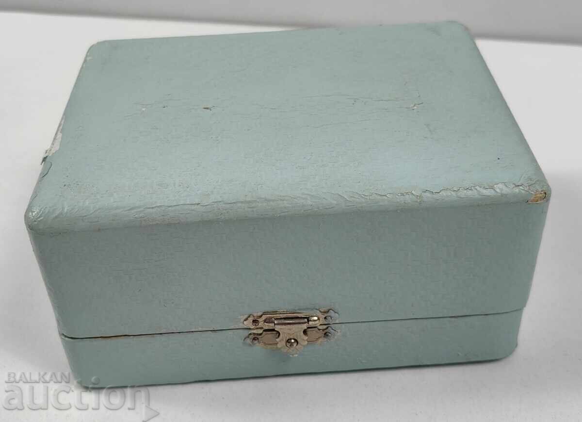 Cutie veche de bijuterii de 100 de ani cu preț € 9.00 | 17.60 BGN Cutie veche de bijuterii de 100 de ani cu preț € 9.00 | 17.60 BGN