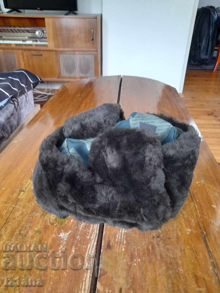 Căciulă veche de camuflaj, căști pentru urechi cu preț € 32.00 | 62.59 BGN