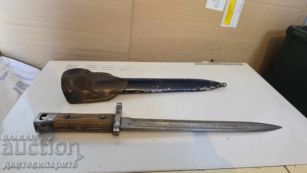 Delivery of Knife with a metal sheath Delivery of Knife with a metal sheath
