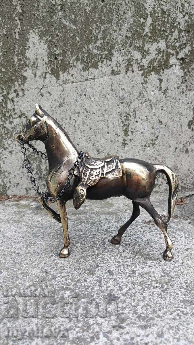 Sculptură din bronz reprezentând un cal cu șa detașabilă - 6