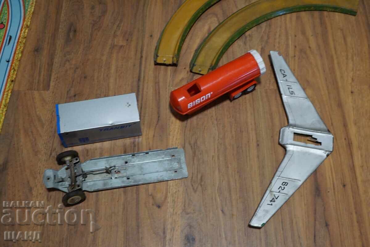 Livrarea LOT JUCĂRII VECHI DIN METAL PENTRU PIESE PISTE, CAMION Livrarea LOT JUCĂRII VECHI DIN METAL PENTRU PIESE PISTE, CAMION