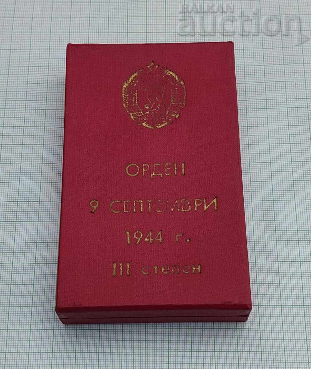 ОРДЕН 9 - ти СЕПТЕМВРИ 1944г. III СТЕПЕН ВИНТ EМАЙЛ - 6 ОРДЕН 9 - ти СЕПТЕМВРИ 1944г. III СТЕПЕН ВИНТ EМАЙЛ - 6