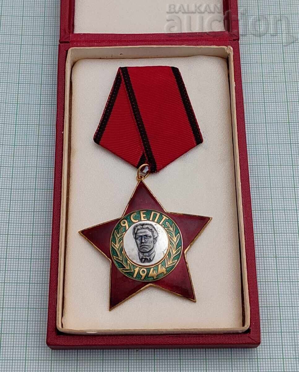 ОРДЕН 9 - ти СЕПТЕМВРИ 1944г. III СТЕПЕН ВИНТ EМАЙЛ ОРДЕН 9 - ти СЕПТЕМВРИ 1944г. III СТЕПЕН ВИНТ EМАЙЛ