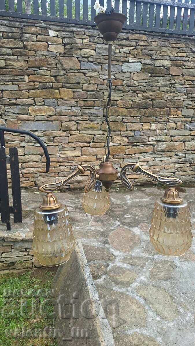 Candelabru vechi masiv din alamă cu trei aplice