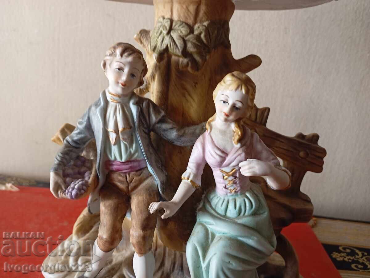 Bombonieră vintage din porțelan cu preț € 43.00 | 84.10 BGN