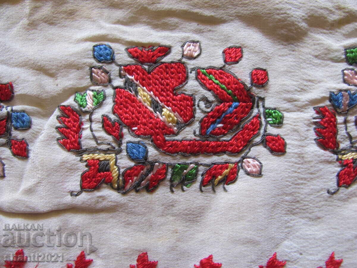 Licitație Motive cu broderie tradițională bulgărească, brodate manual - 3 bucăți Licitație Motive cu broderie tradițională bulgărească, brodate manual - 3 bucăți