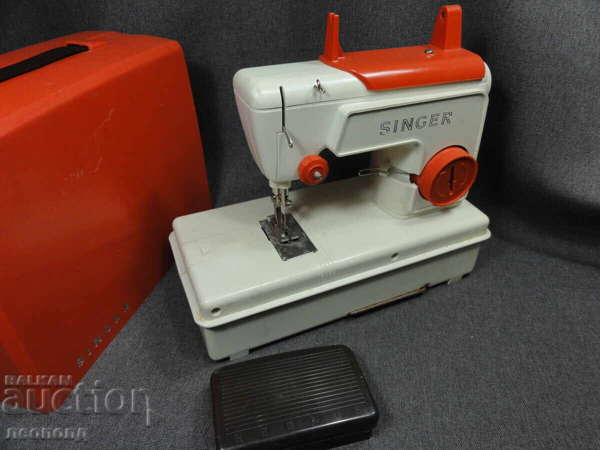 BZC OLD RETRO TOY SEWING MACHINE SINGER FRANCE with price € 4.15 | 8.12 BGN