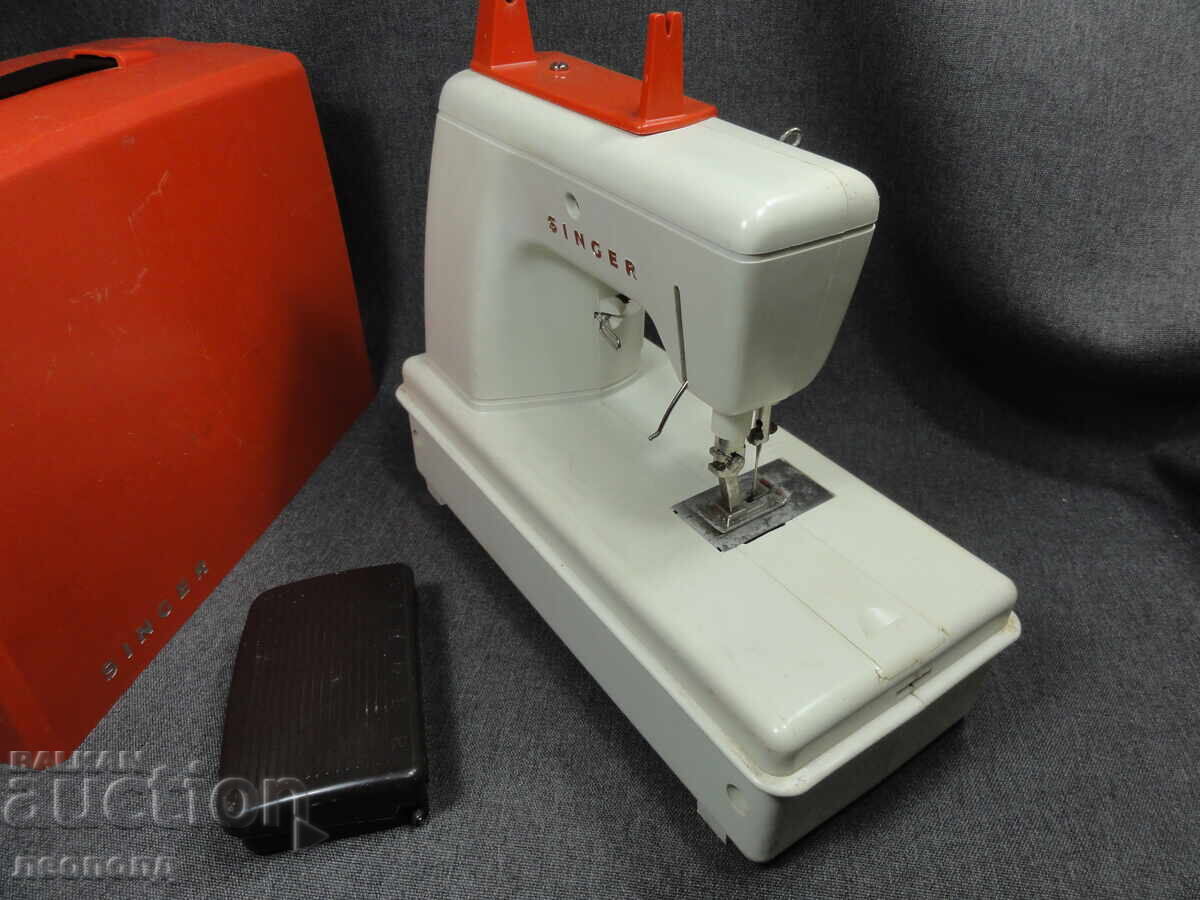 Auction  BZC OLD RETRO TOY SEWING MACHINE SINGER FRANCE