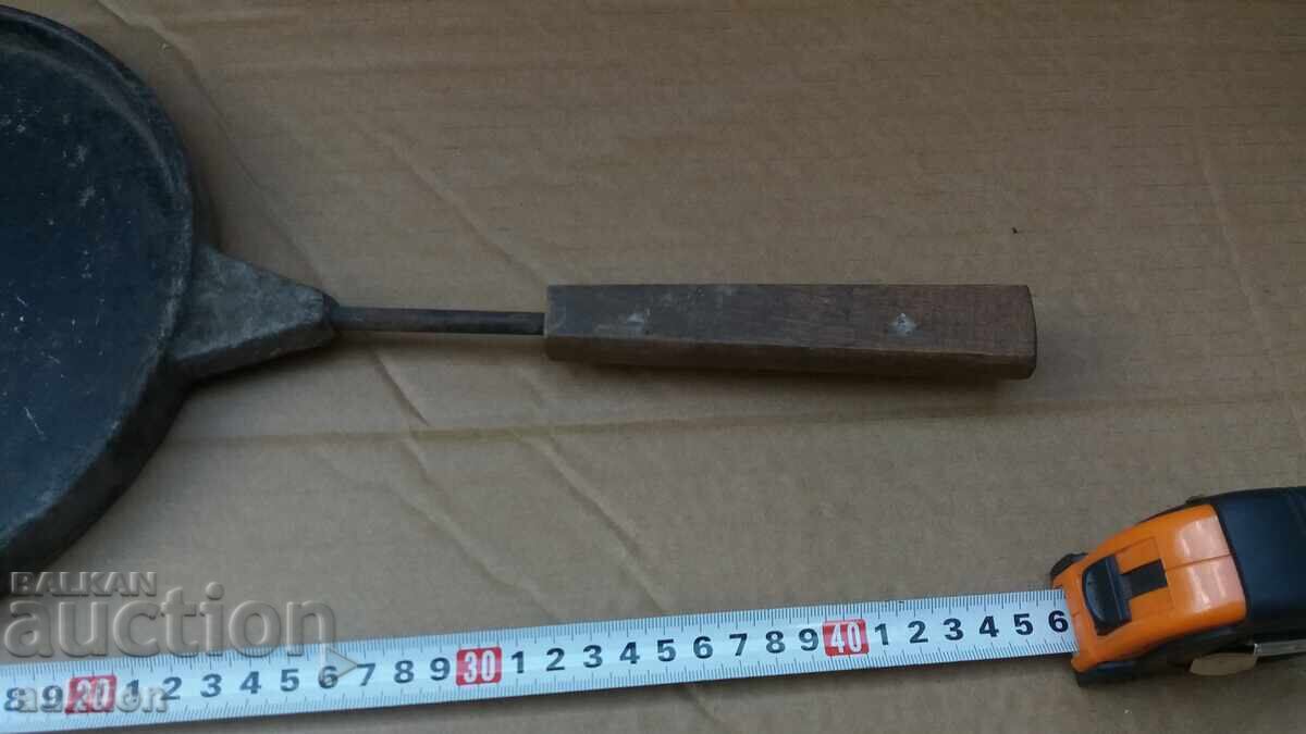 MASIVĂ TAVĂ DIN ALUMINIU PENTRU CLĂTITE cu preț € 6.99 | 13.67 BGN