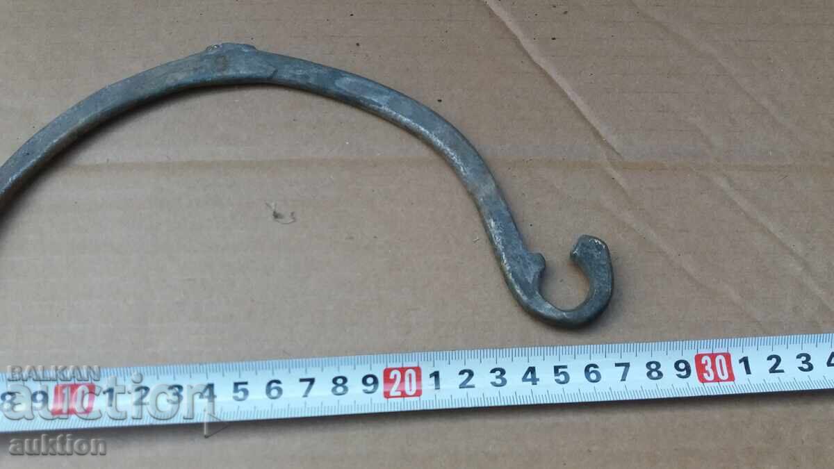Licitație MÂNER DIN BRONZ FORJAT ÎN STILUL RENAȘTERII DIN CUPRU