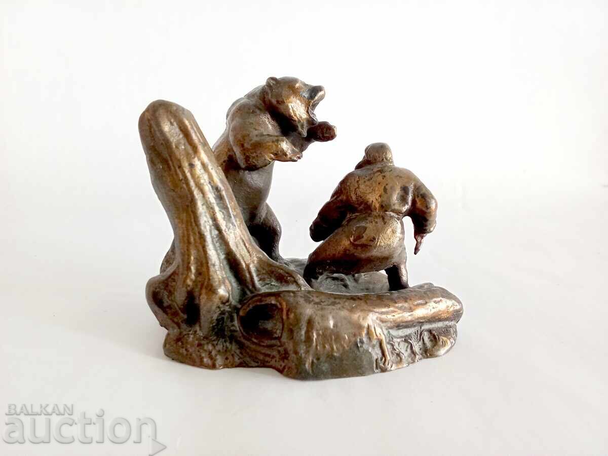 Bronze figure bear hunting or vice versa bear hunting - 5
