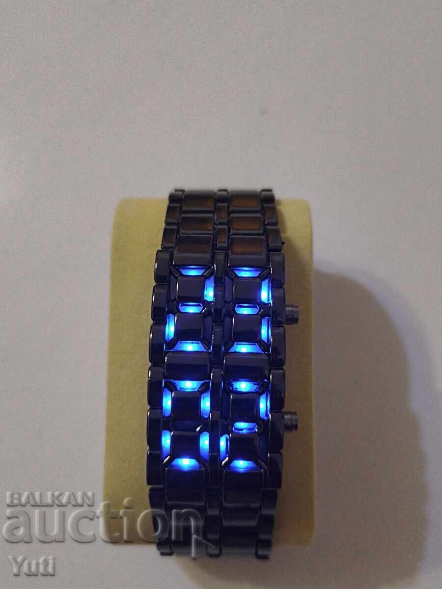 Часовник с лед дисплей
