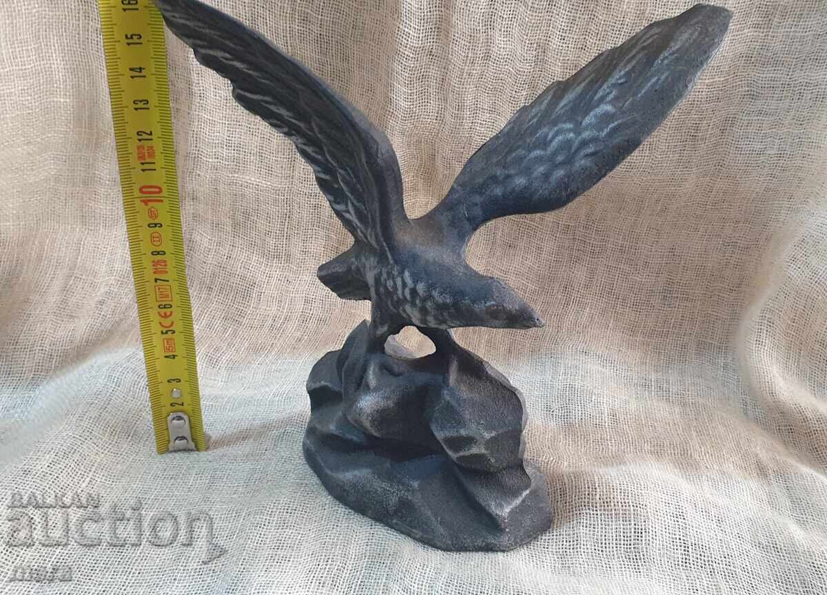 Statuetă din metal reprezentând un vultur - 5