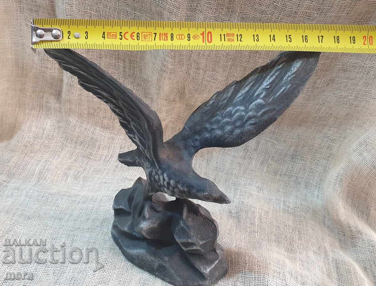 Statuetă din metal reprezentând un vultur - 6