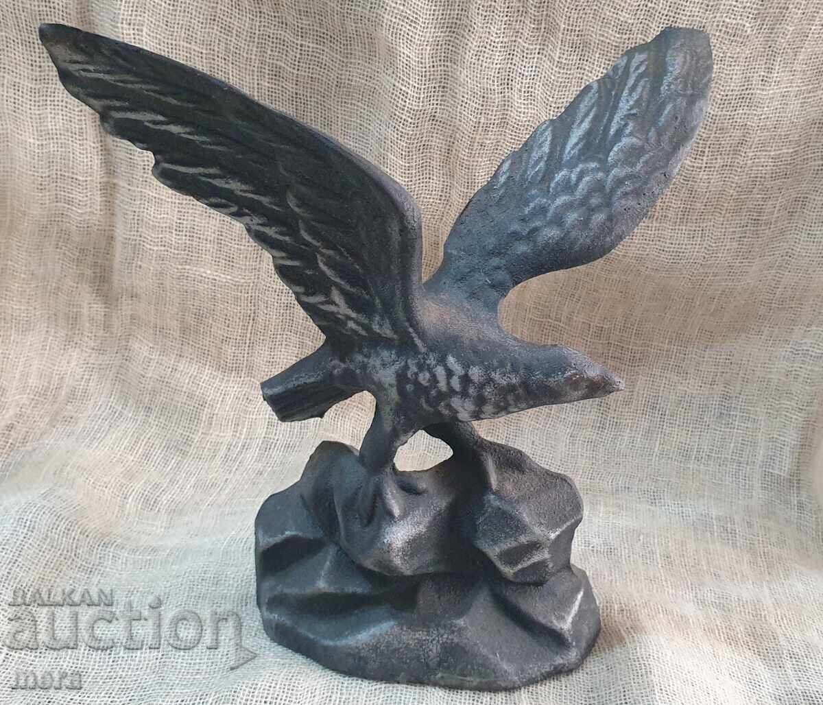 Statuetă din metal reprezentând un vultur