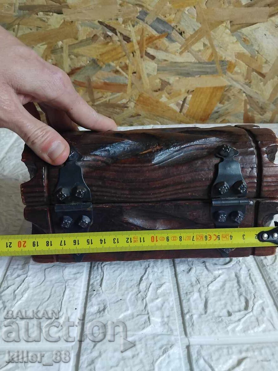 Παλιό ενδιαφέρον ξύλινο μπαουλάκι - 5