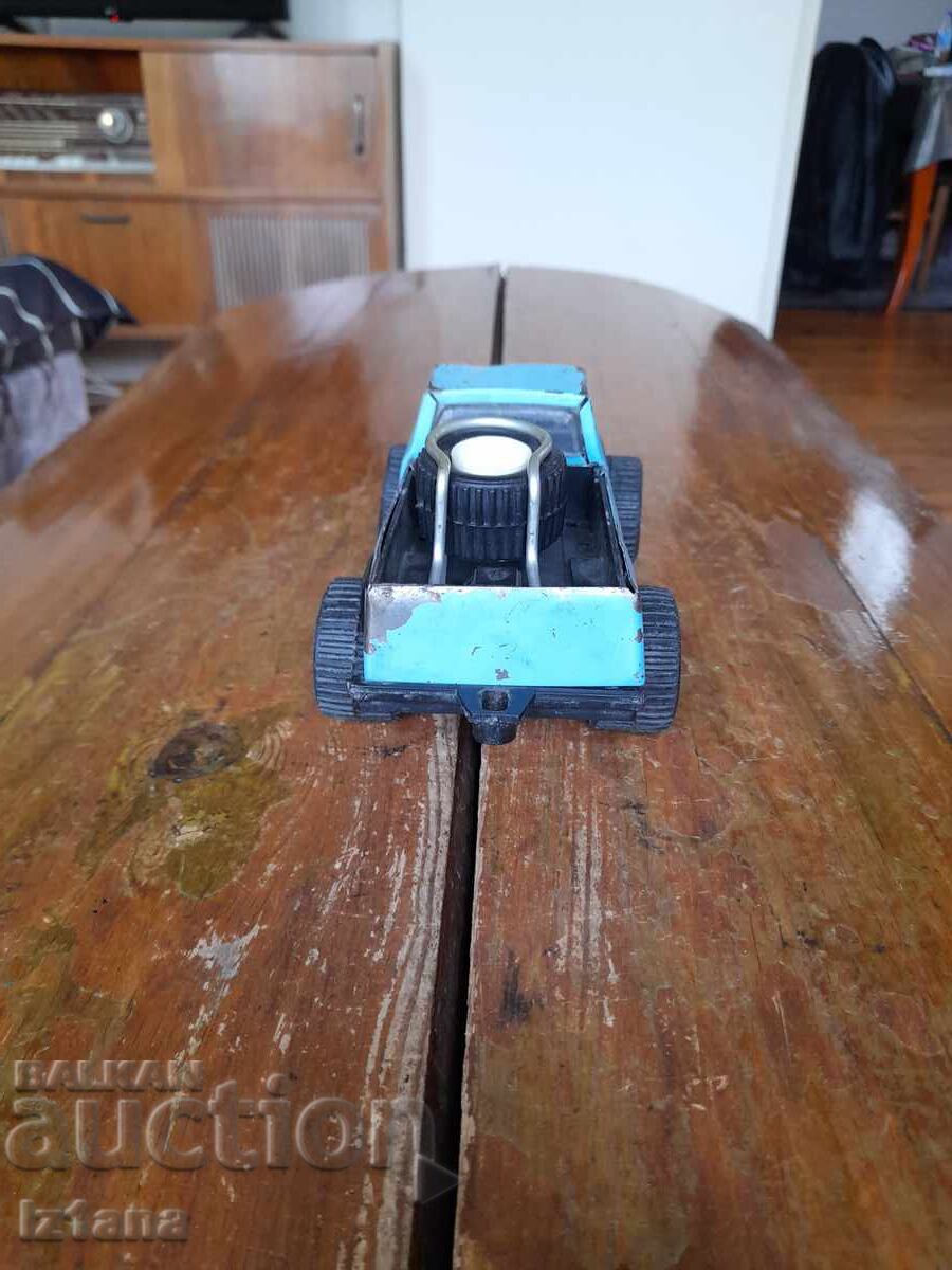 Licitație Mașinuță veche, jeep Safari 4x4