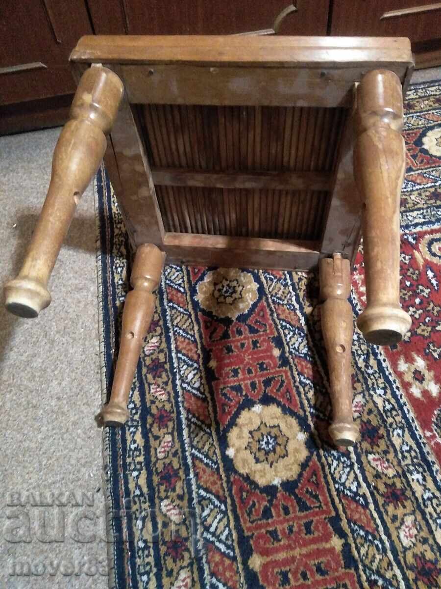 Scaun vechi pliant cu preț € 3.49 | 6.83 BGN