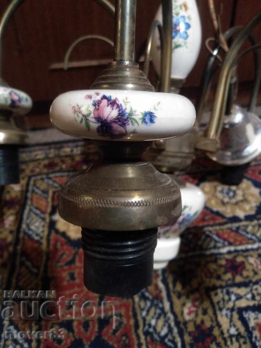 Δημοπρασία Vintage πολυέλαιος. Μέταλλο και πορσελάνη Δημοπρασία Vintage πολυέλαιος. Μέταλλο και πορσελάνη