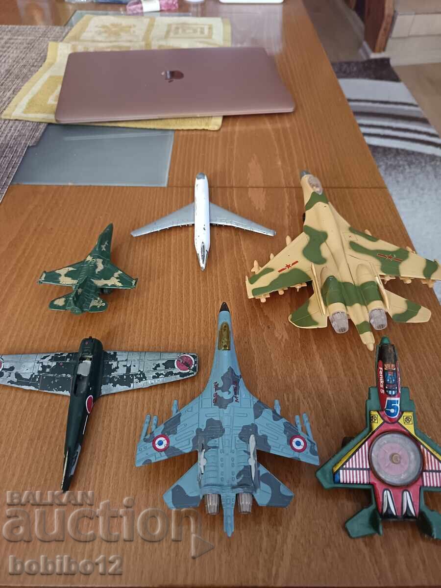 Licitație Lot de 6 avioane pentru copii la 3€ Licitație Lot de 6 avioane pentru copii la 3€