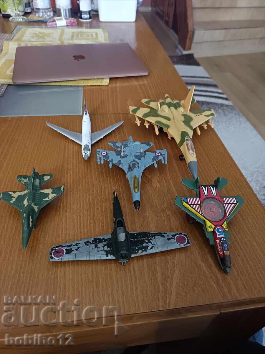 Lot de 6 avioane pentru copii la 3€ Lot de 6 avioane pentru copii la 3€