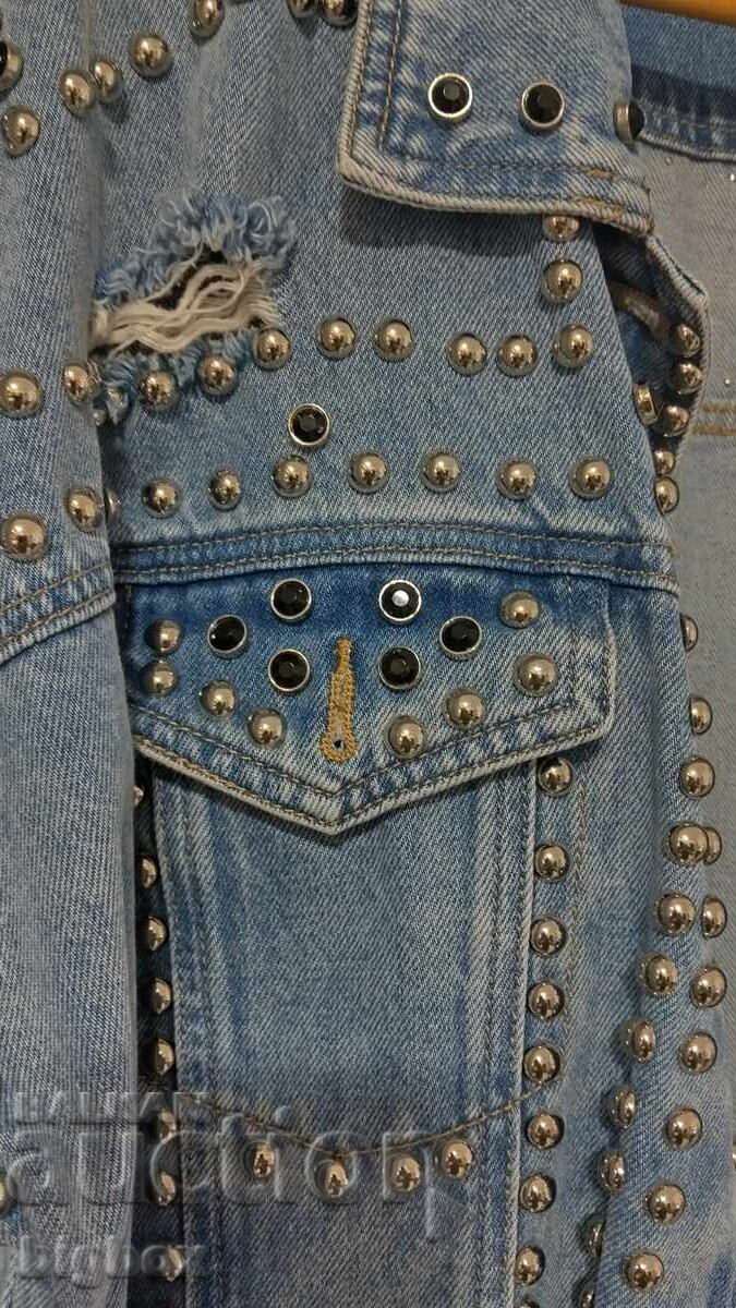 Auction  Women's DENIM jacket with studs