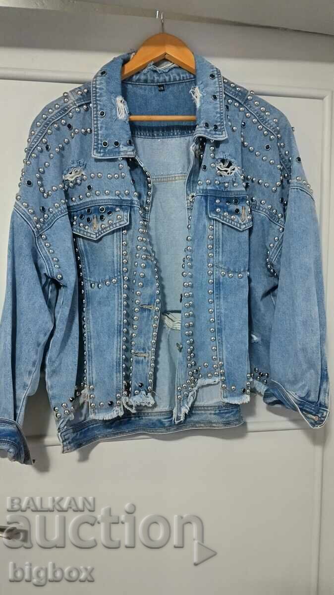 Women's DENIM jacket with studs