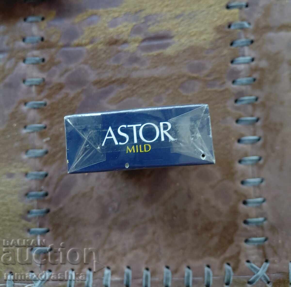 Licitație Țigări ASTOR nedeschise pentru colecție Licitație Țigări ASTOR nedeschise pentru colecție