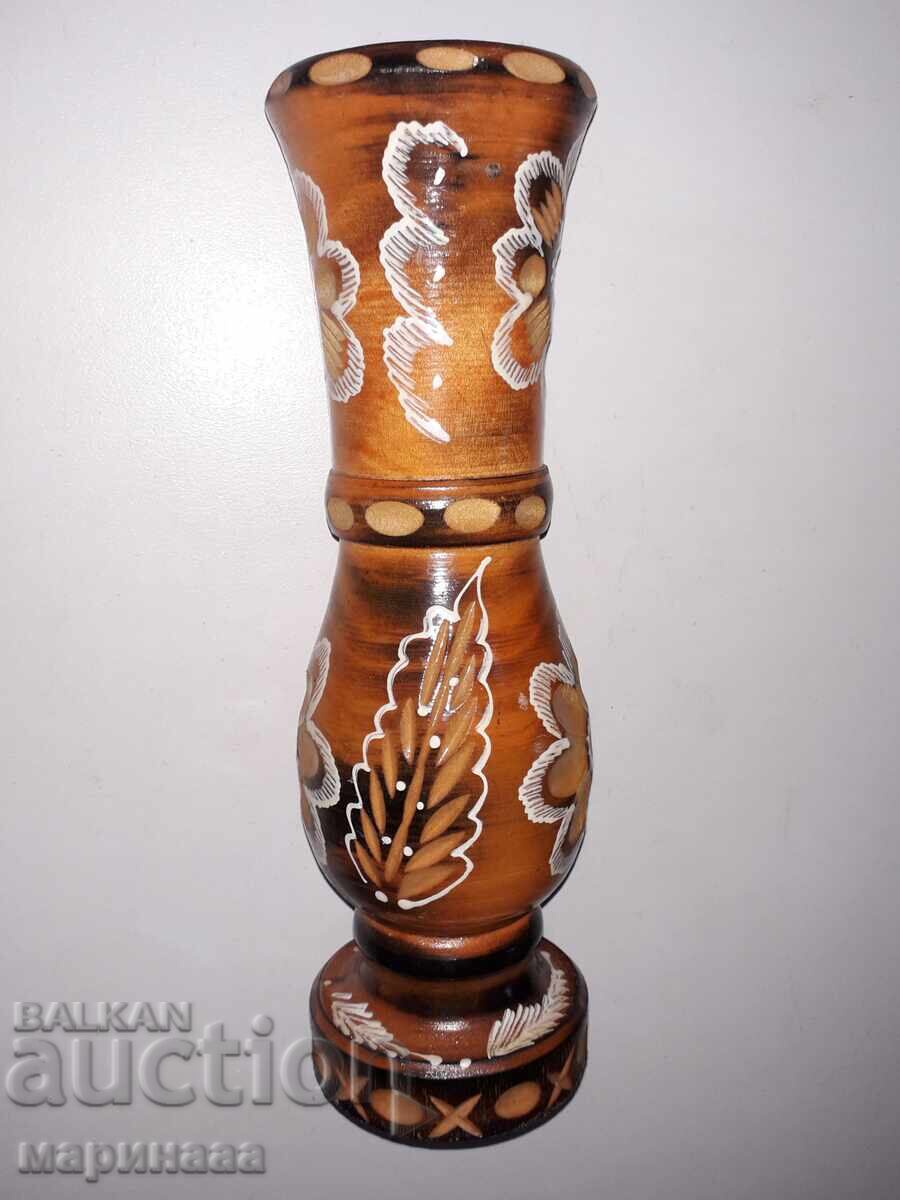 VAZĂ. SCULPTURĂ ÎN LEMN. CEHOSLOVACIA cu preț € 4.00 | 7.82 BGN