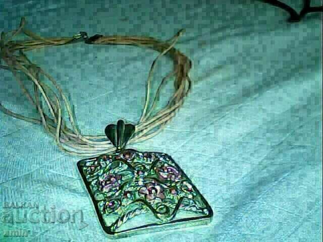 beautiful silver plated necklace with crystals beautiful silver plated necklace with crystals