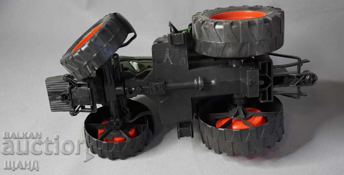 FARM  Stara Plastmasova igrachka model traktor - 5