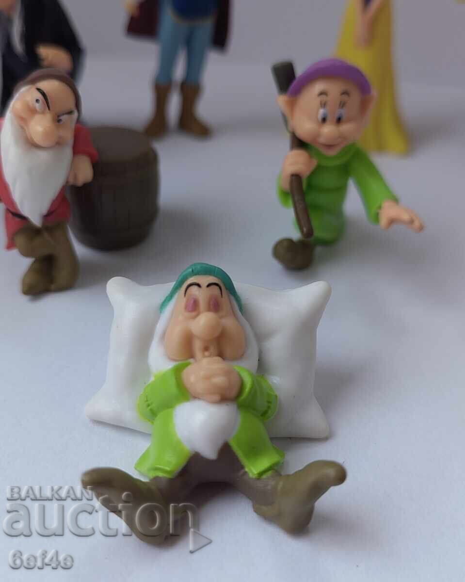 Figurine - 7 Figurine - 7