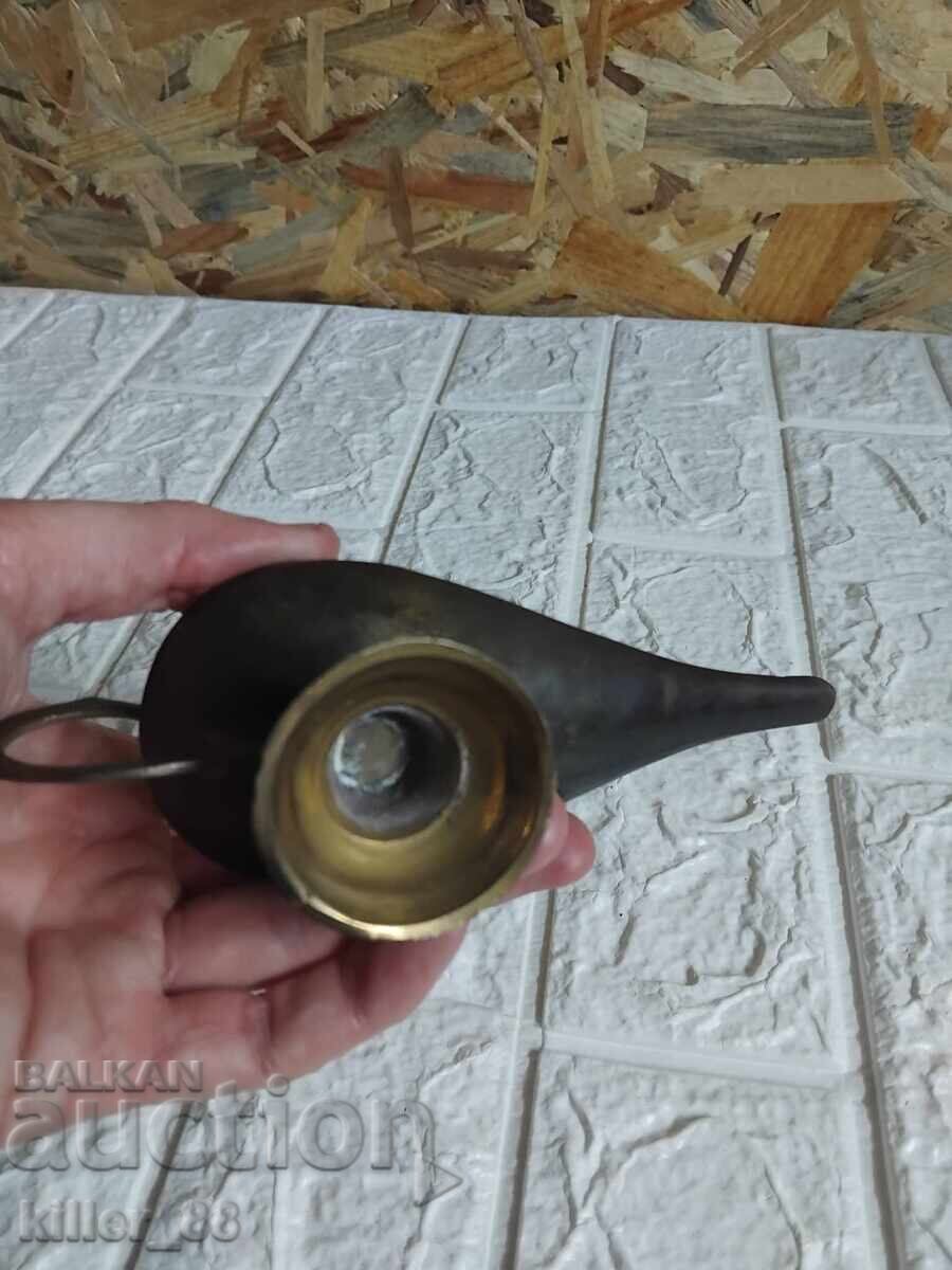 Доставка на Стара бронзова лампа на Аладин