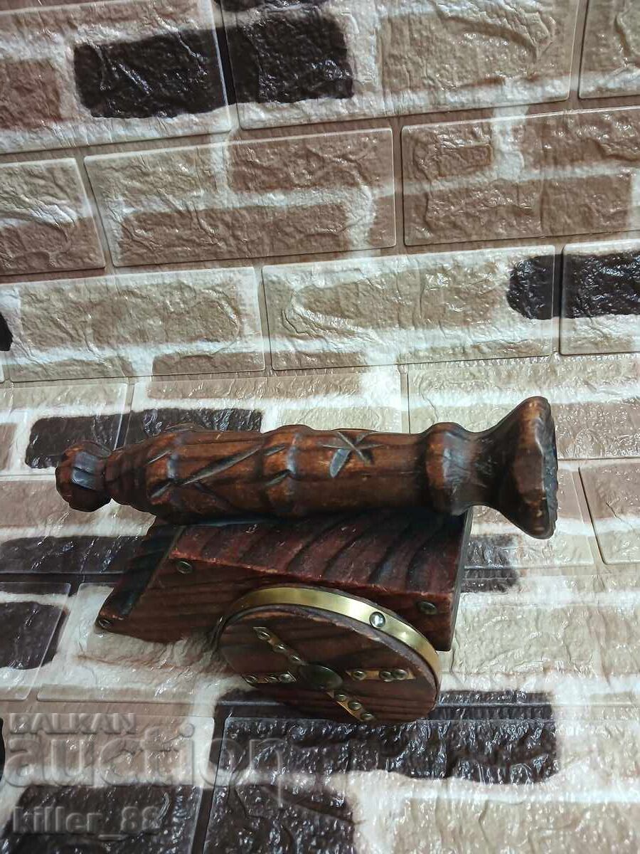 Blat din lemn pentru colț rustic de tavernă