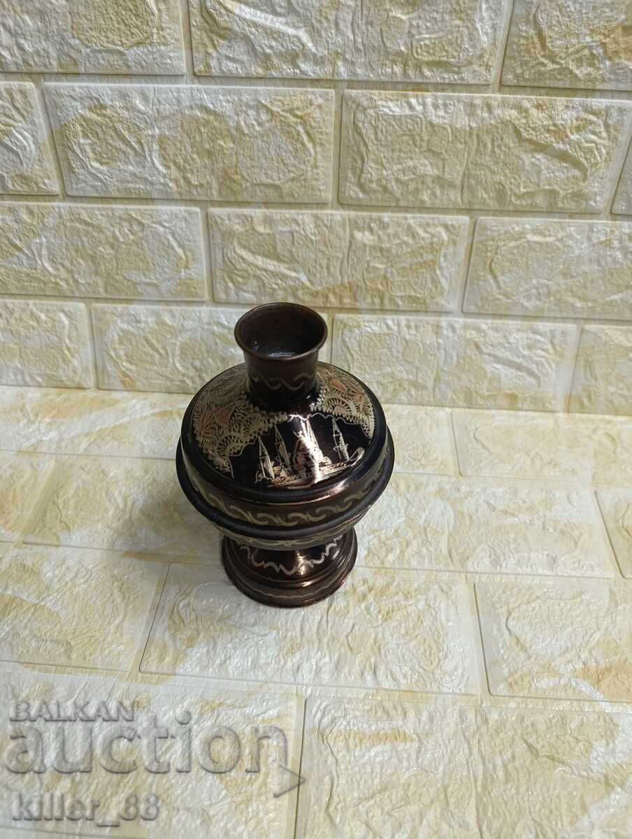 Vază vintage din alamă cu gravuri Vază vintage din alamă cu gravuri