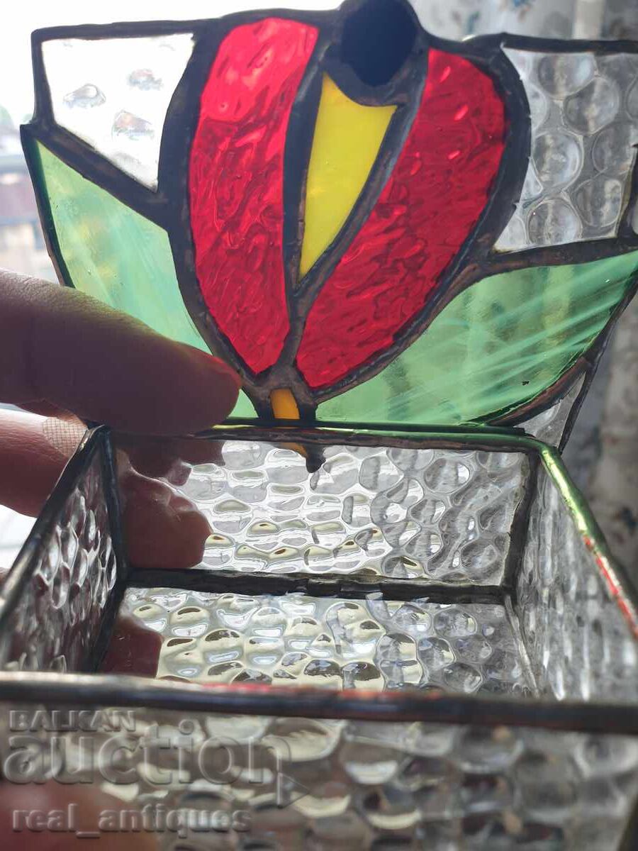Auction  Glass box