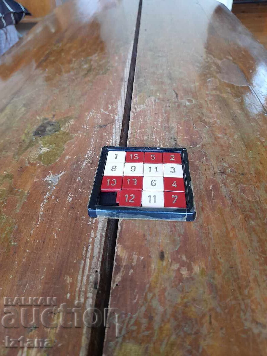 Un vechi joc de copii, stivuire țiglă, stivuire
