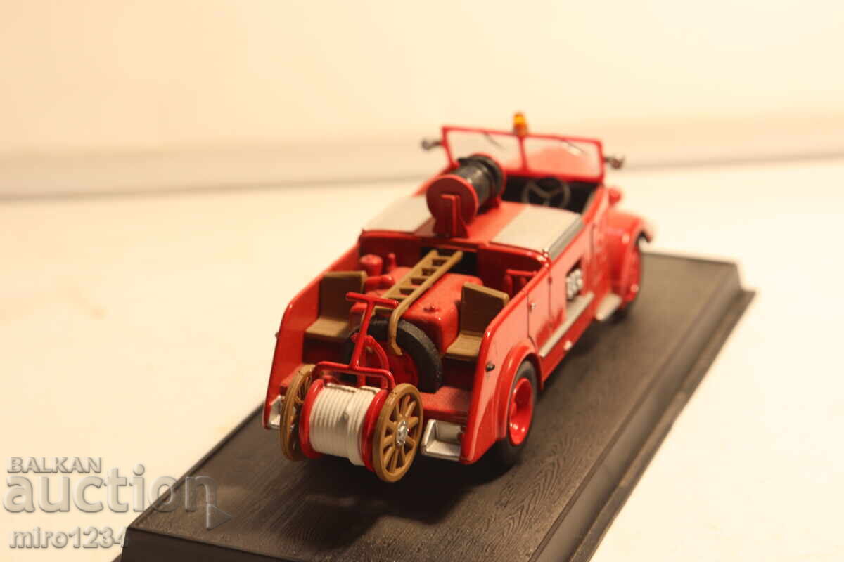 MODEL MAȘINUȚĂ CAMION DE POMPIERI 1/50 - 6 MODEL MAȘINUȚĂ CAMION DE POMPIERI 1/50 - 6
