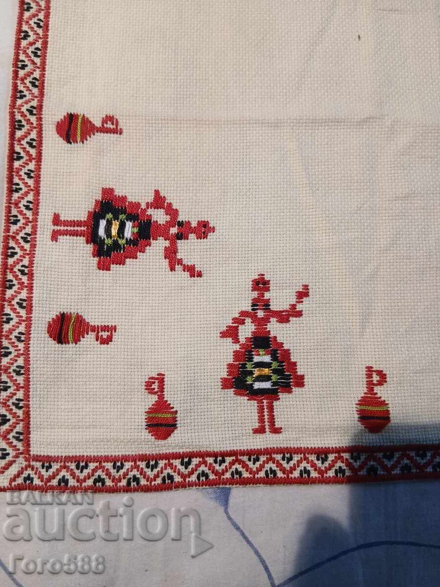 Licitație O fata de masa mica Licitație O fata de masa mica