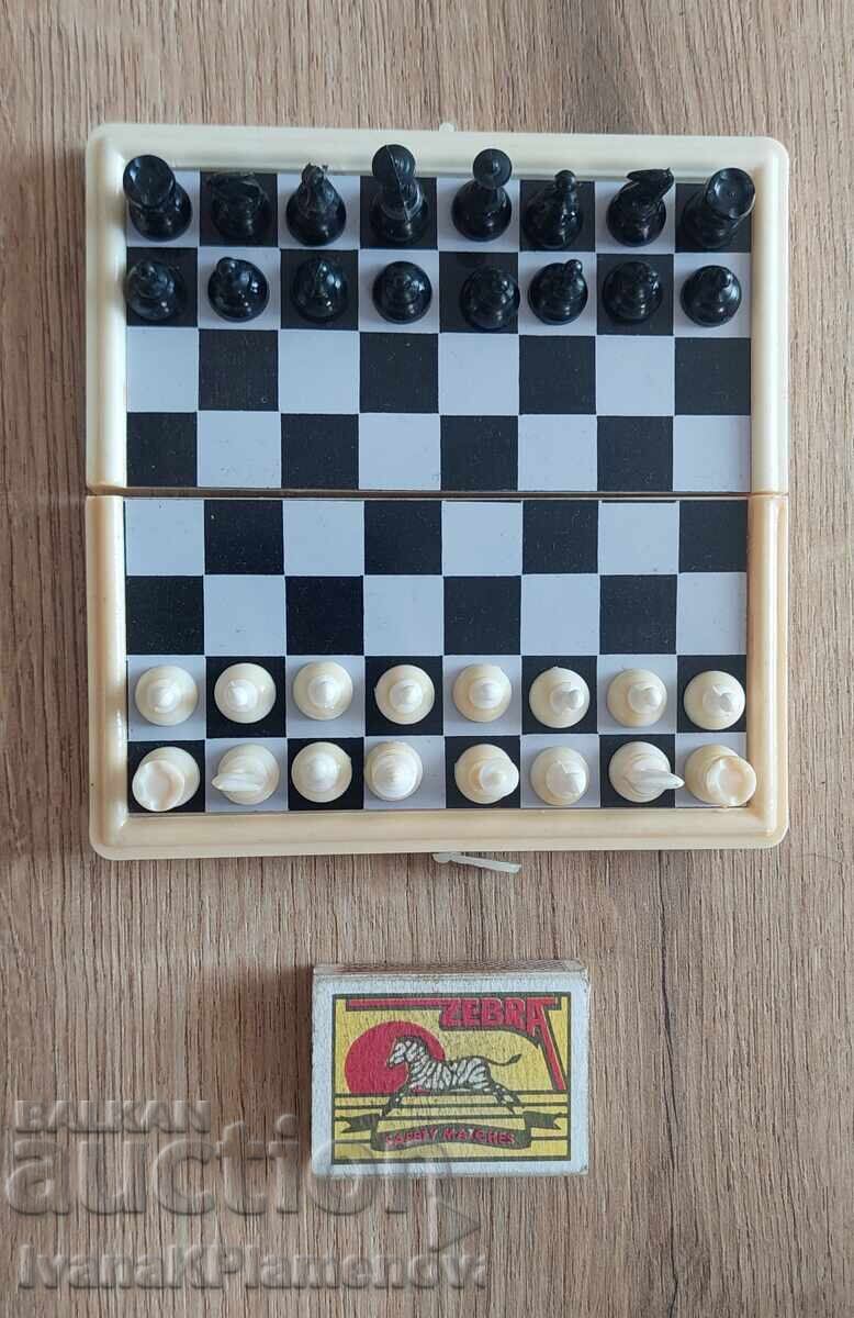 Șah magnetic retro mic pentru cunoscători - 7