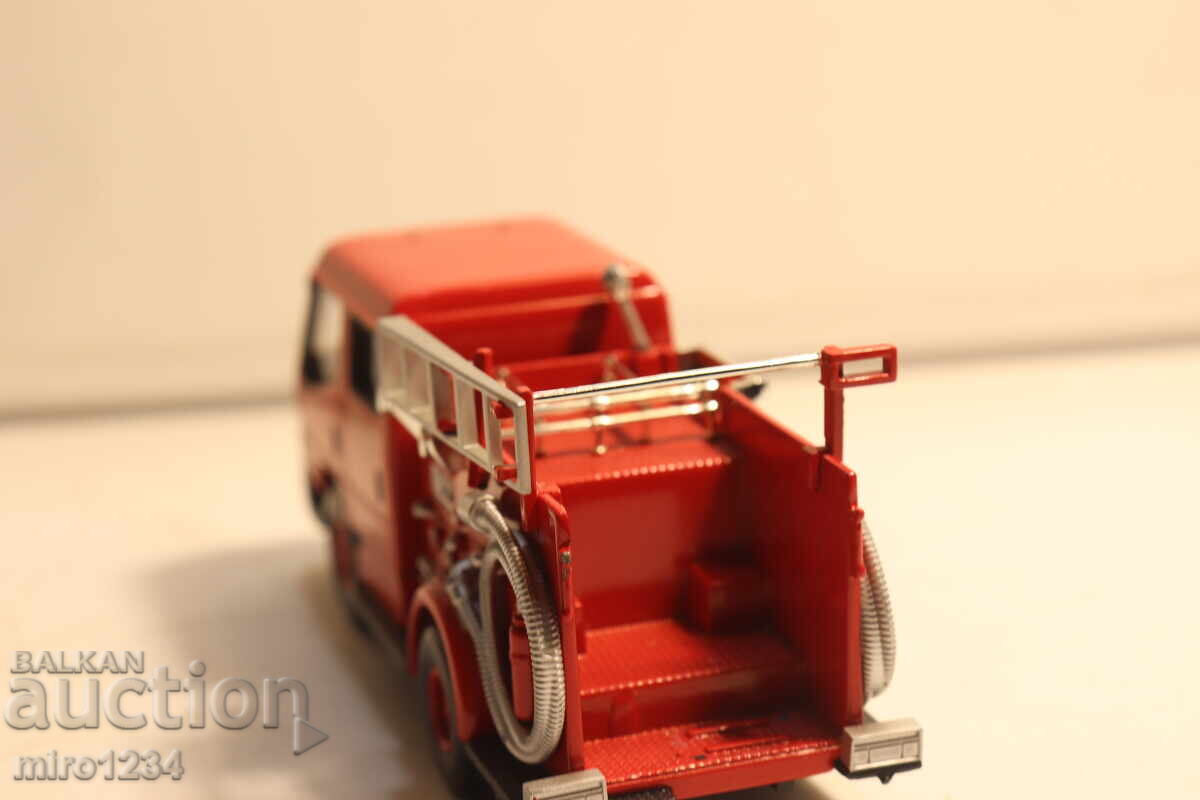 1/50 DEL PRADO FIRE TRUCK DIECAST MODEL - 5