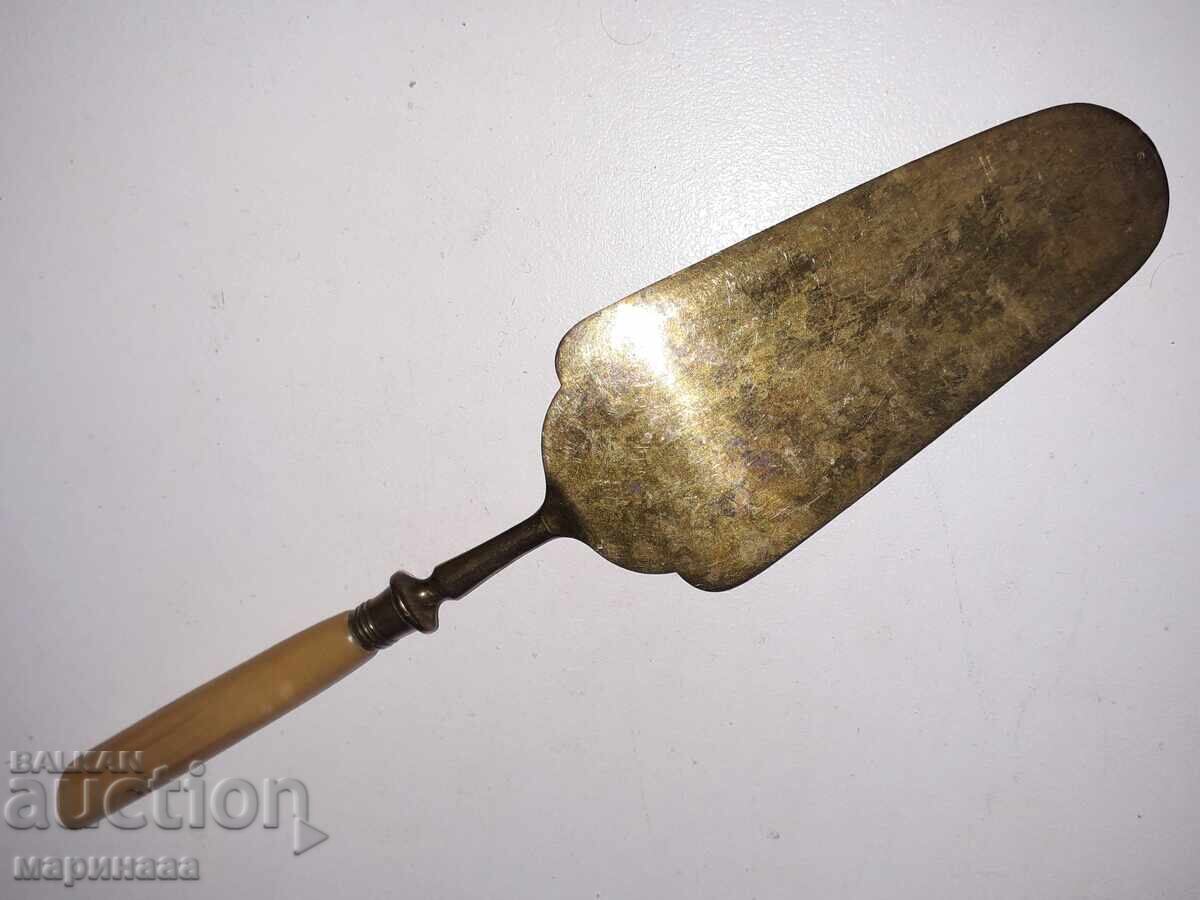LOPATA VECHE. ALAMĂ cu preț € 2.00 | 3.91 BGN
