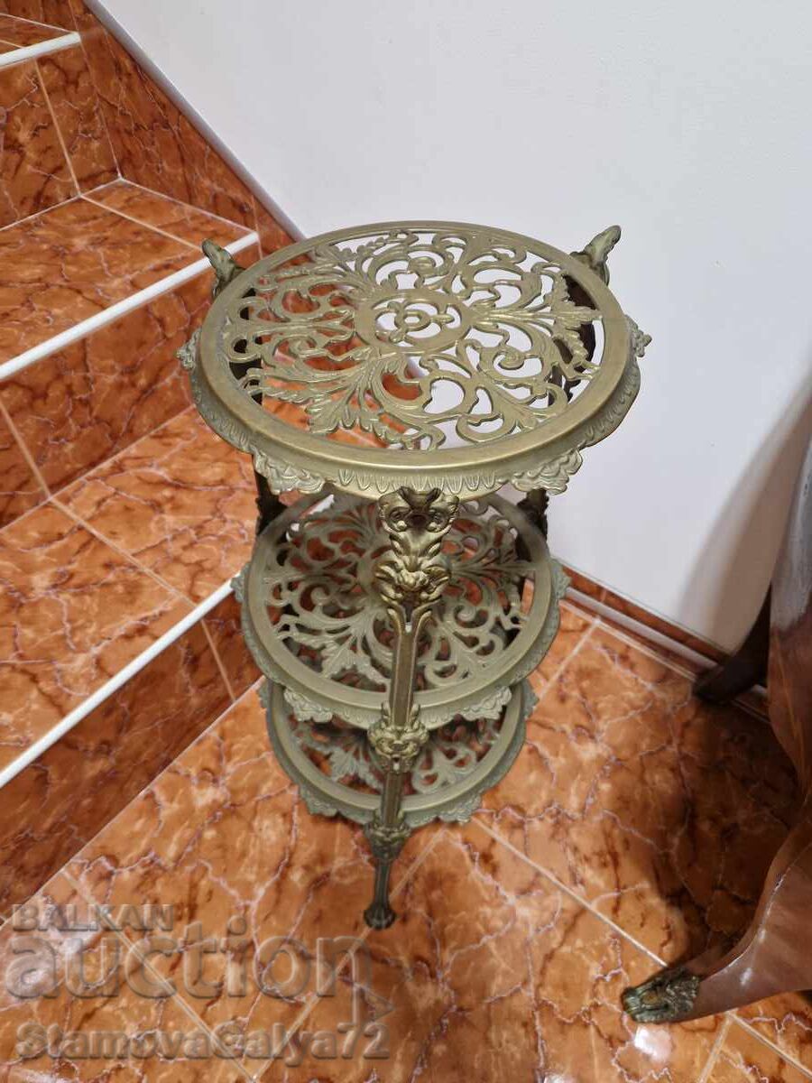 Υπέροχο αντίκες γαλλικό μπρούτζινο τραπεζάκι με τιμή € 199.00 | 389.21 BGN