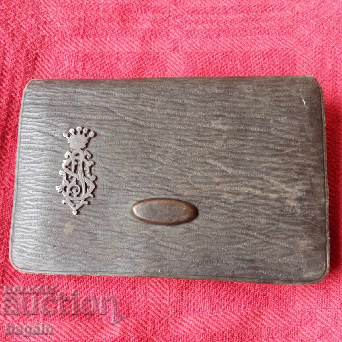 Portofel de baron, monogramă de argint cu preț € 100.00 | 195.58 BGN