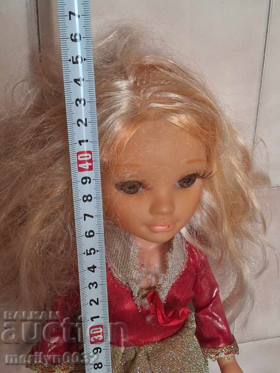 Delivery of Old doll, children's toy Delivery of Old doll, children's toy