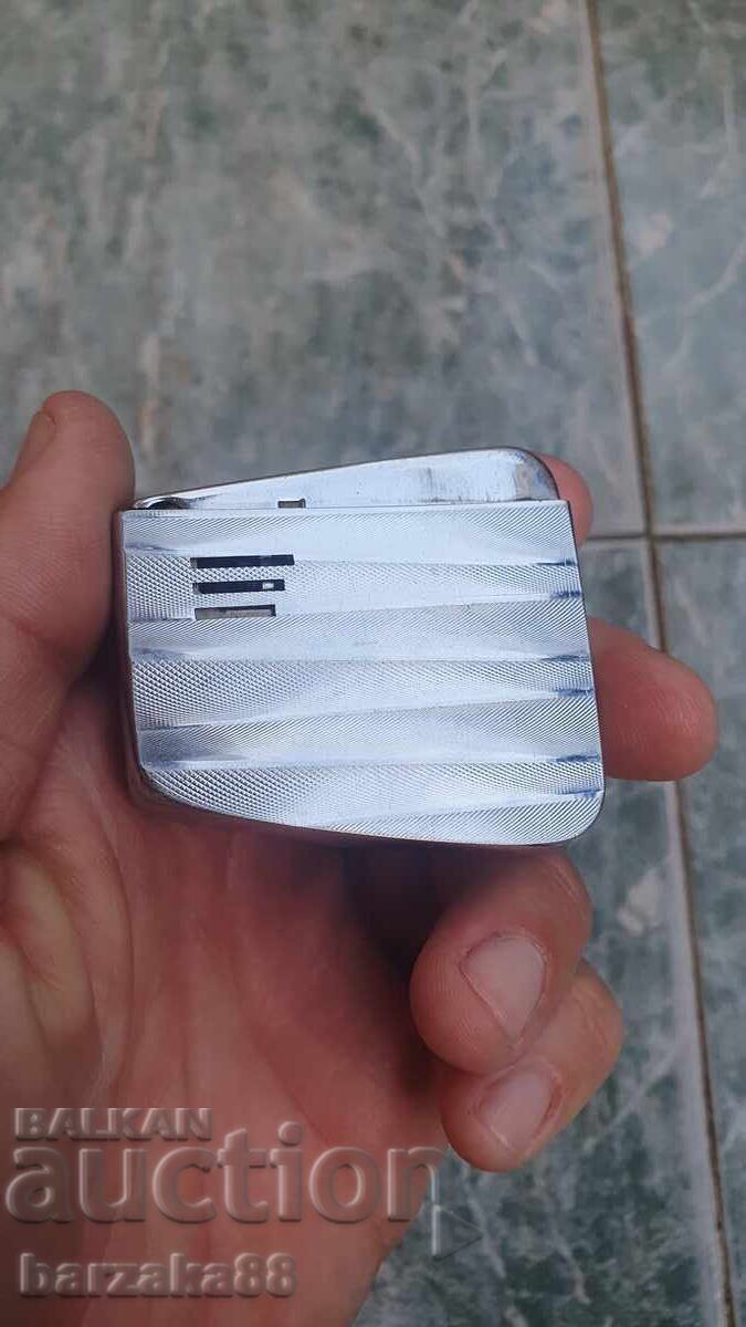 Licitație Brichetă pe gaz Ronson